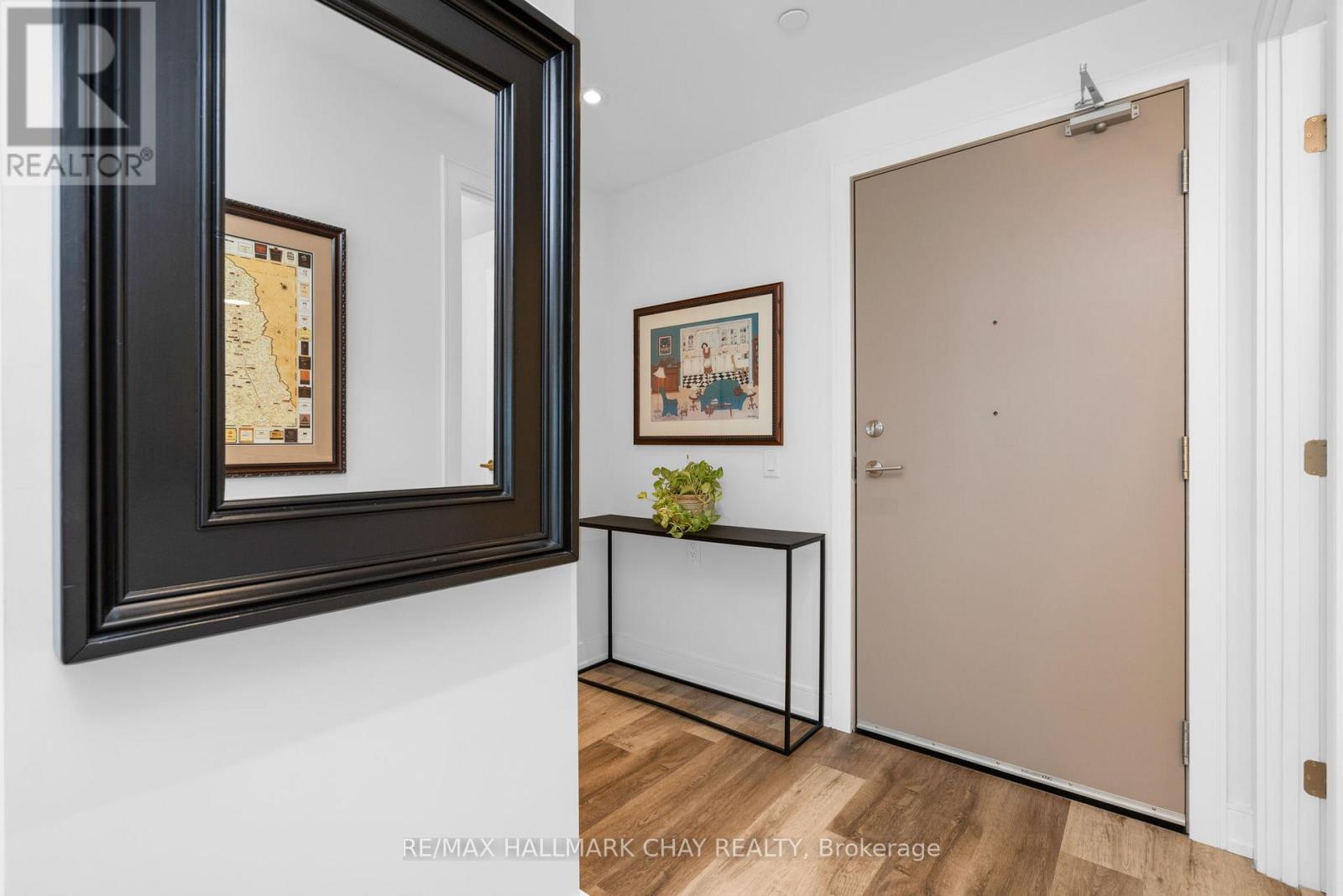 302 - 185 Dunlop Street E, Barrie, Ontario  L4M 0L7 - Photo 3 - S12431948