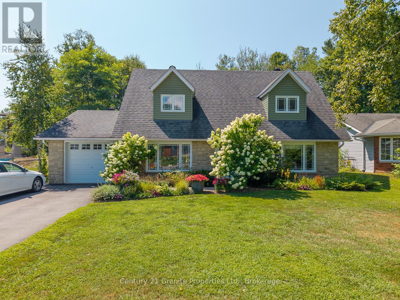7 Tudhope Street, Parry Sound, Ontario  P2A 2H9 - Photo 1 - X12431934