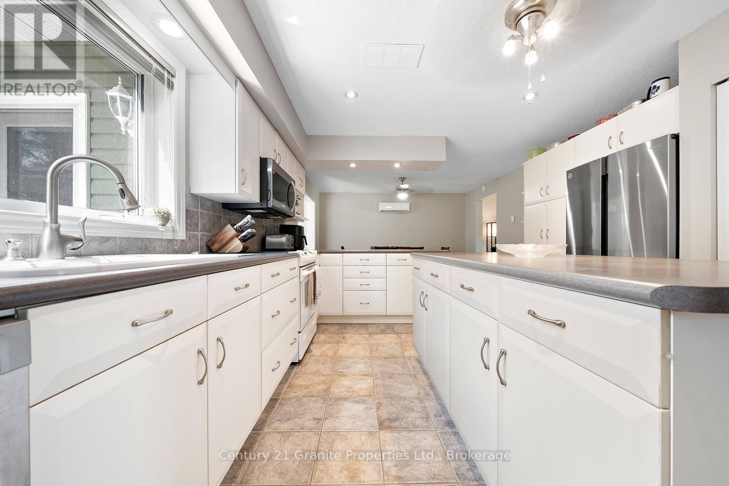 7 Tudhope Street, Parry Sound, Ontario  P2A 2H9 - Photo 14 - X12431934