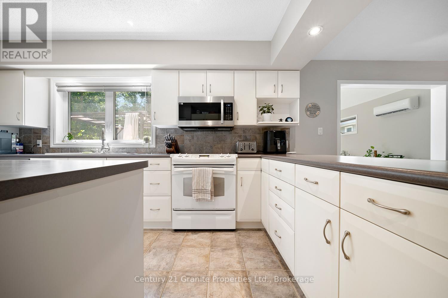 7 Tudhope Street, Parry Sound, Ontario  P2A 2H9 - Photo 18 - X12431934