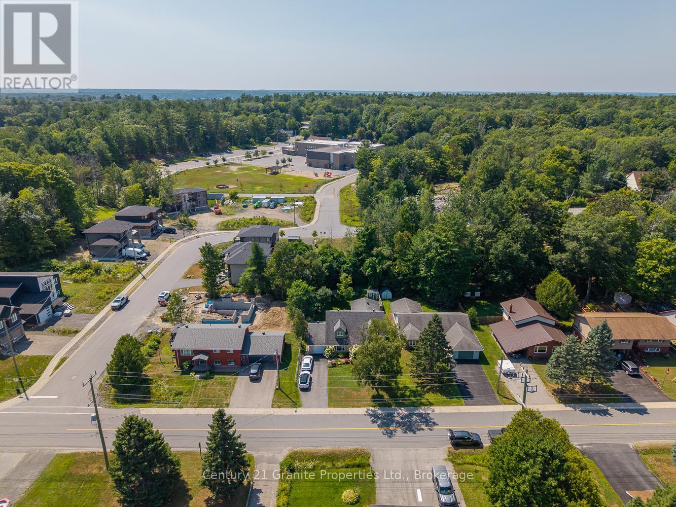 7 Tudhope Street, Parry Sound, Ontario  P2A 2H9 - Photo 6 - X12431934