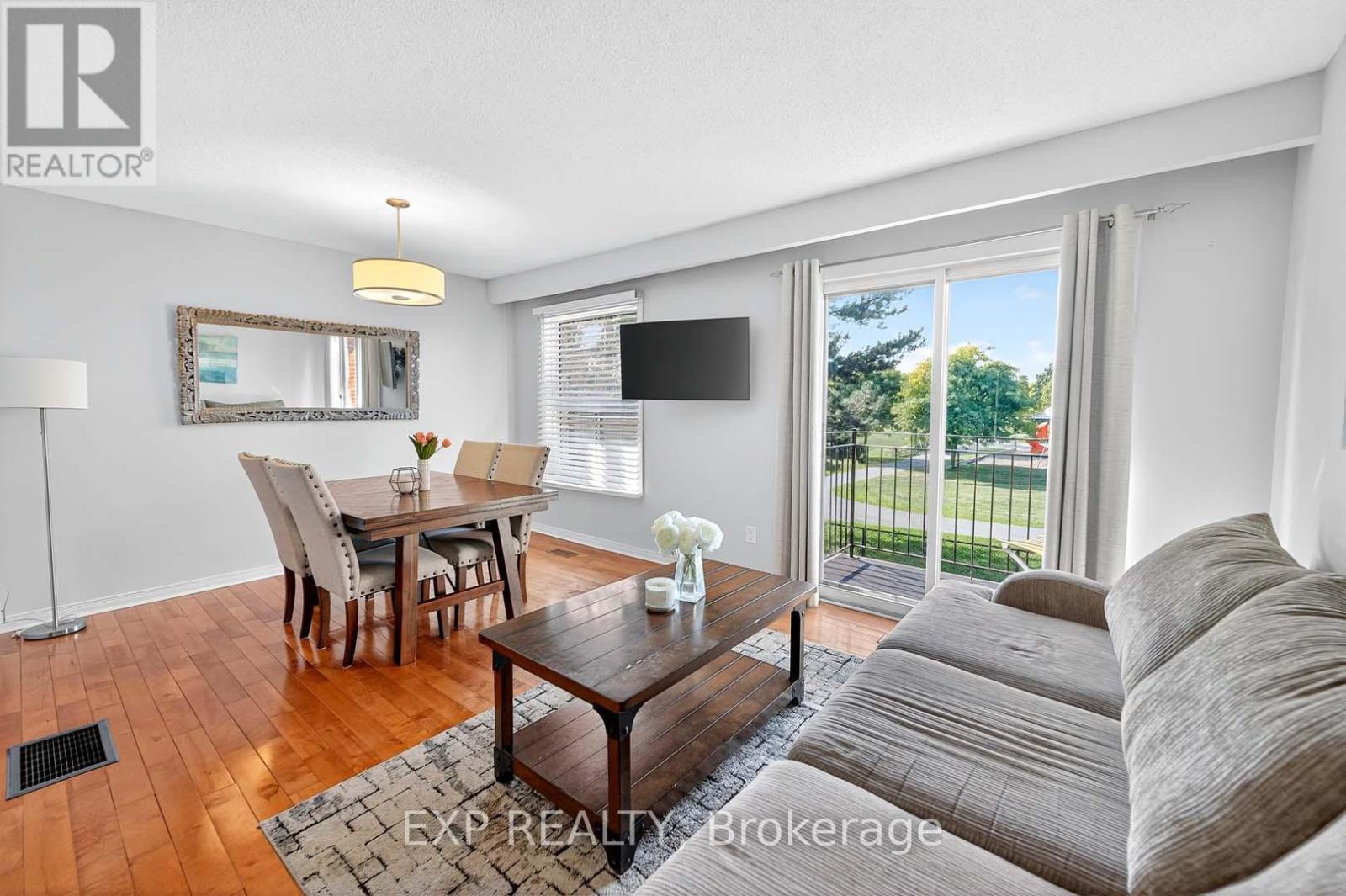 32 Collins Crescent, Brampton, Ontario  L6V 3M9 - Photo 10 - W12431809