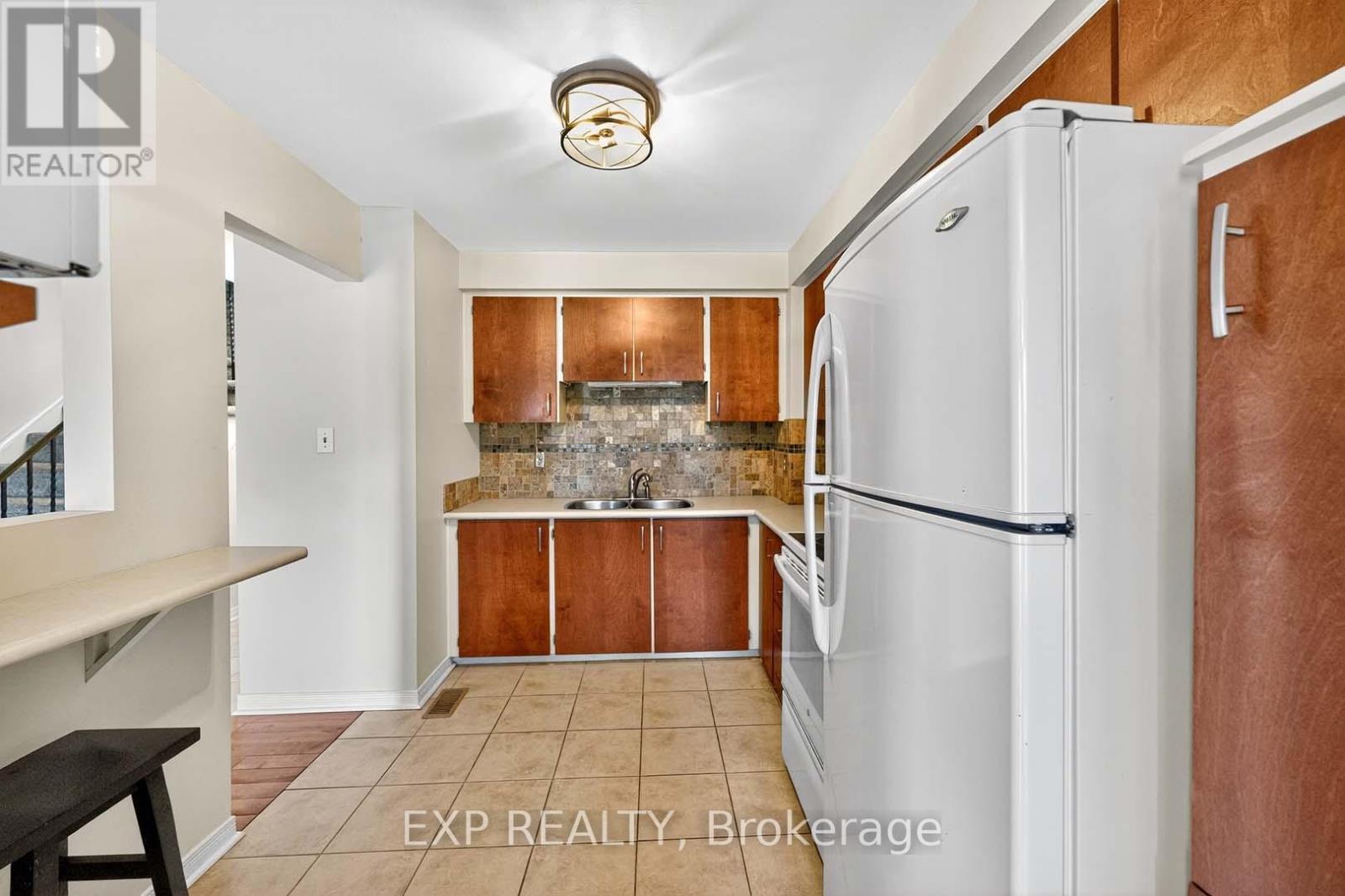 32 Collins Crescent, Brampton, Ontario  L6V 3M9 - Photo 17 - W12431809