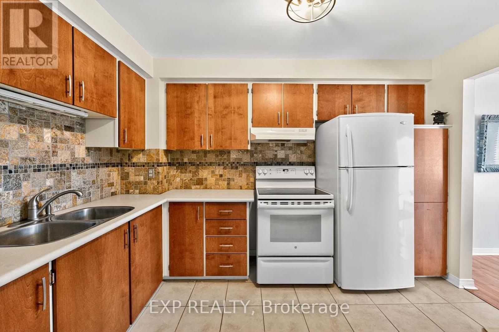 32 Collins Crescent, Brampton, Ontario  L6V 3M9 - Photo 18 - W12431809