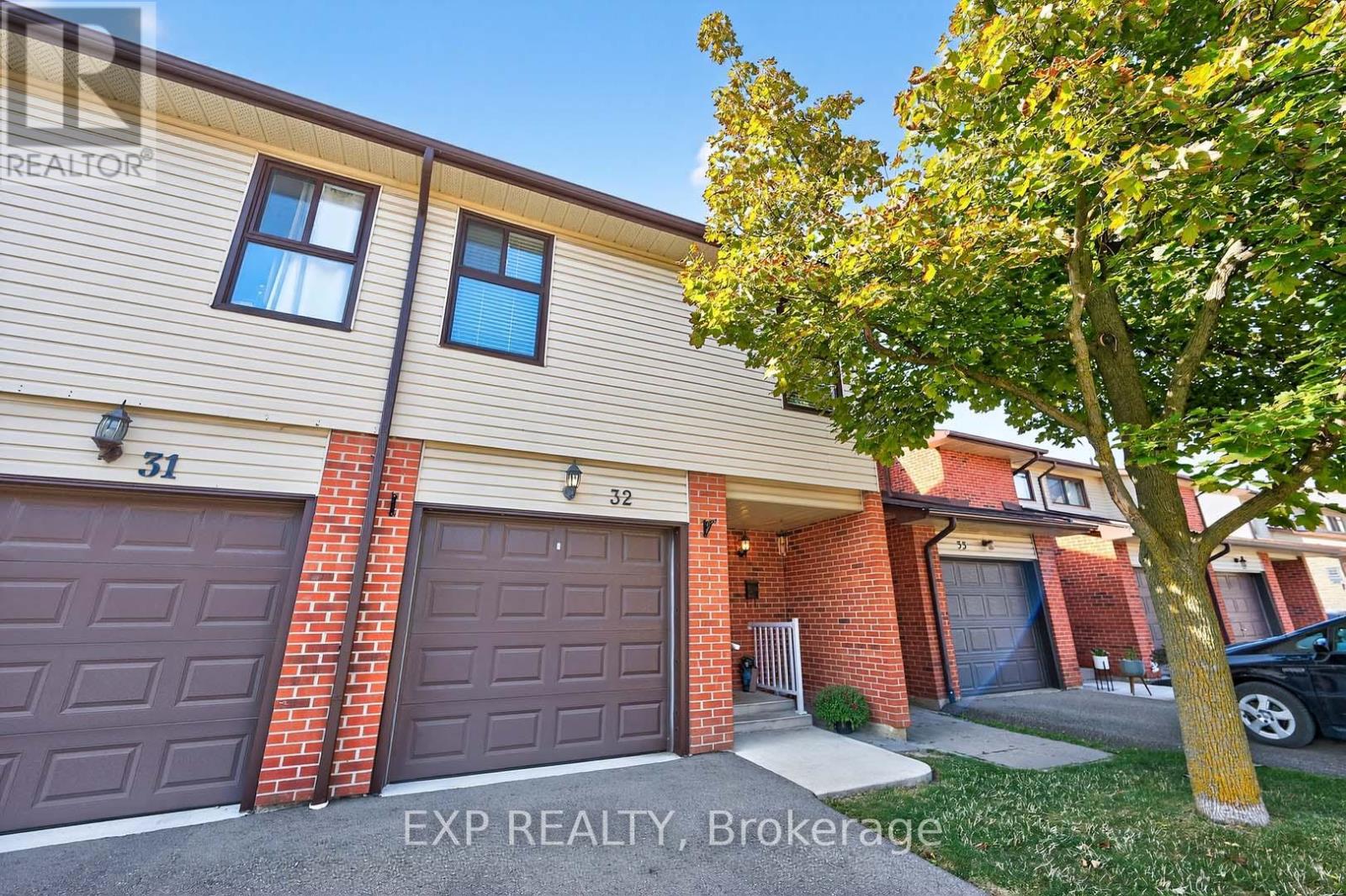 32 Collins Crescent, Brampton, Ontario  L6V 3M9 - Photo 2 - W12431809