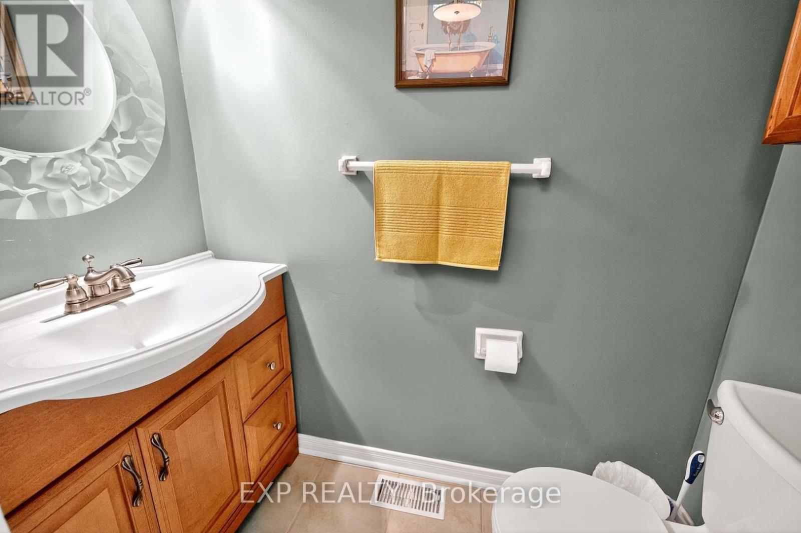 32 Collins Crescent, Brampton, Ontario  L6V 3M9 - Photo 20 - W12431809