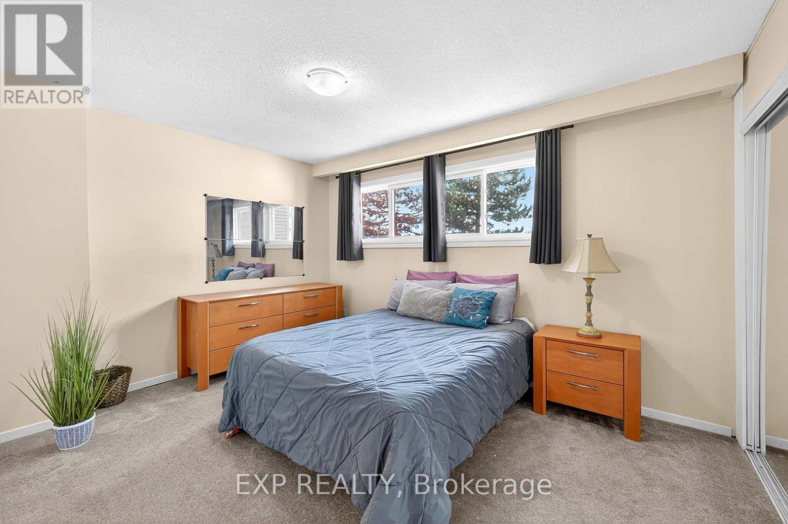 32 Collins Crescent, Brampton, Ontario  L6V 3M9 - Photo 22 - W12431809