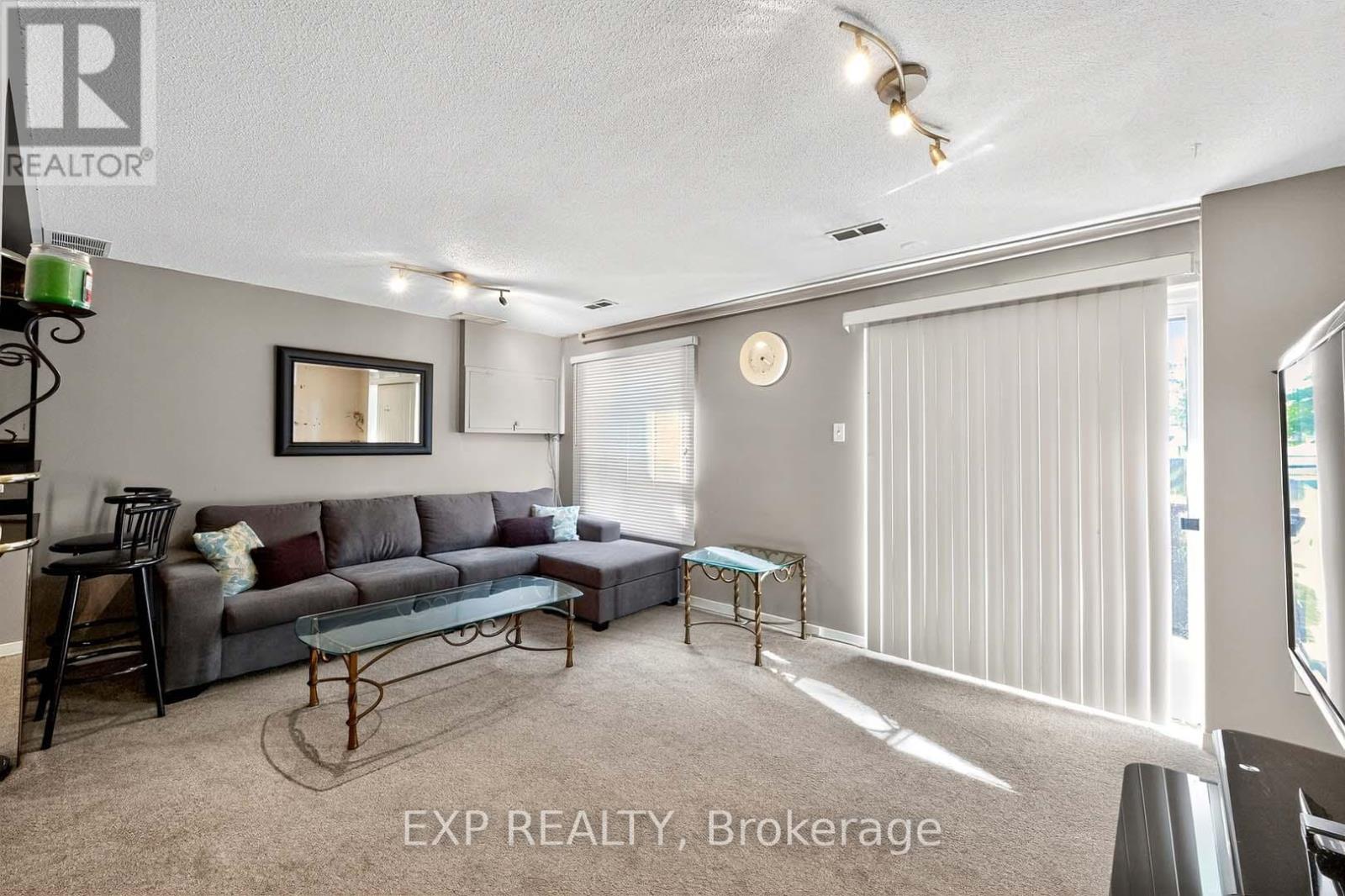 32 Collins Crescent, Brampton, Ontario  L6V 3M9 - Photo 30 - W12431809