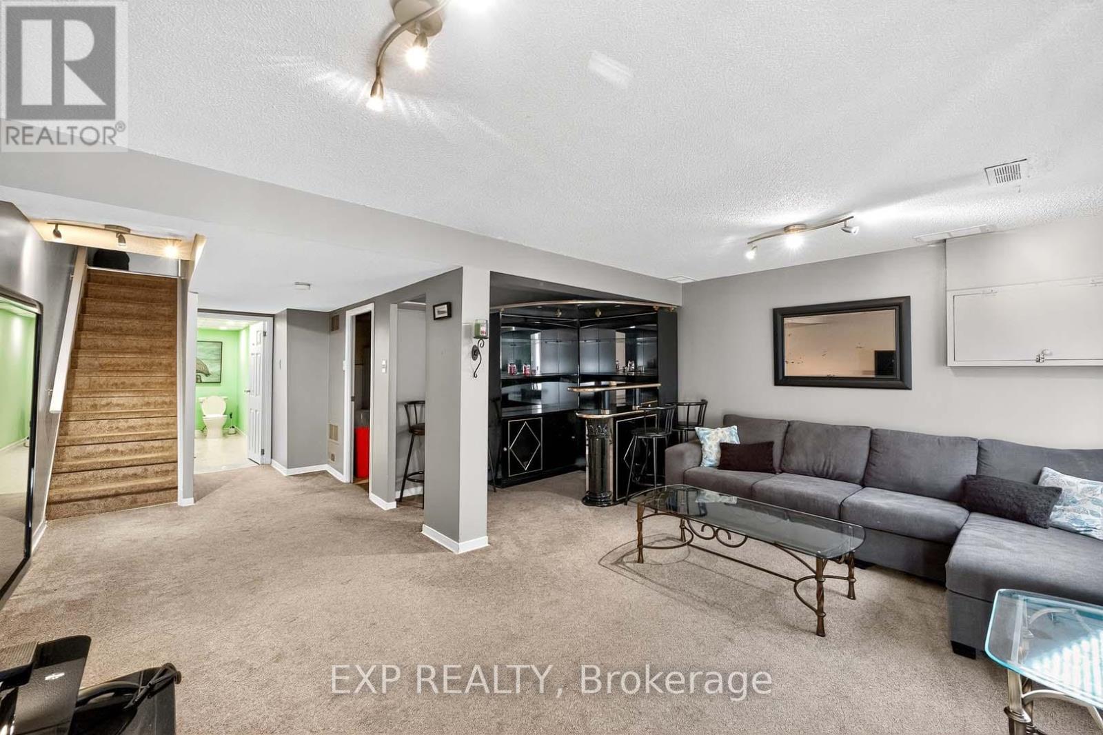 32 Collins Crescent, Brampton, Ontario  L6V 3M9 - Photo 31 - W12431809