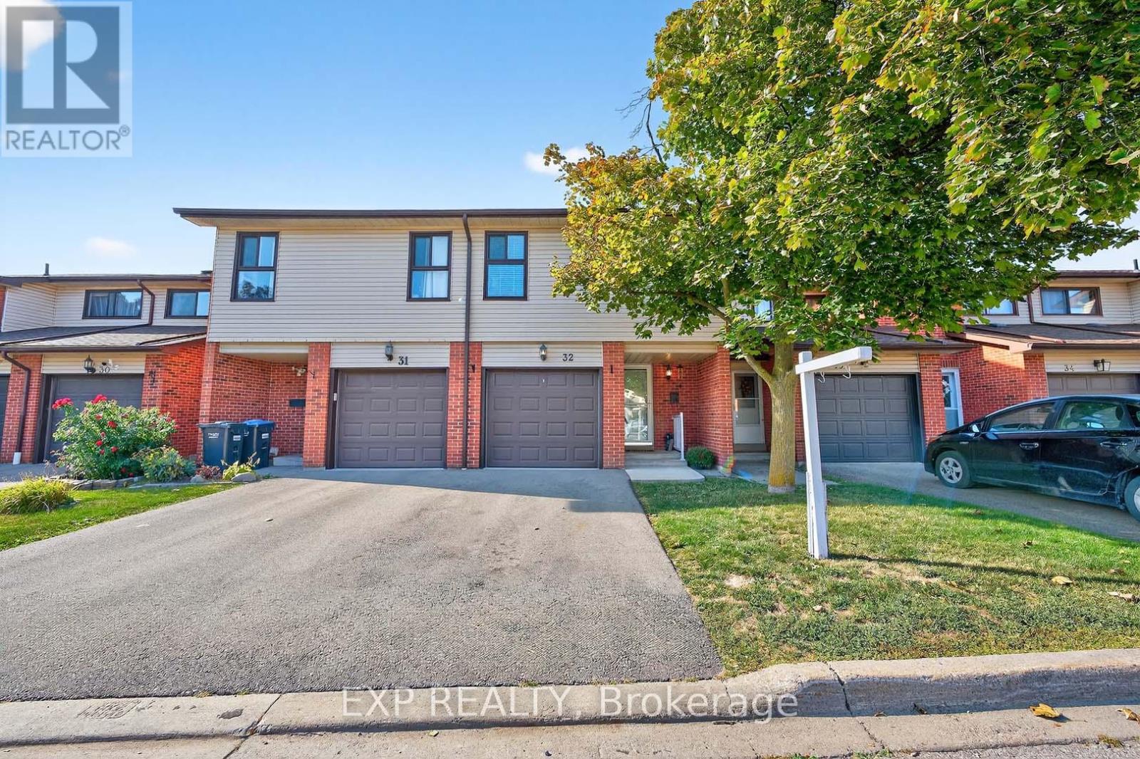 32 Collins Crescent, Brampton, Ontario  L6V 3M9 - Photo 4 - W12431809