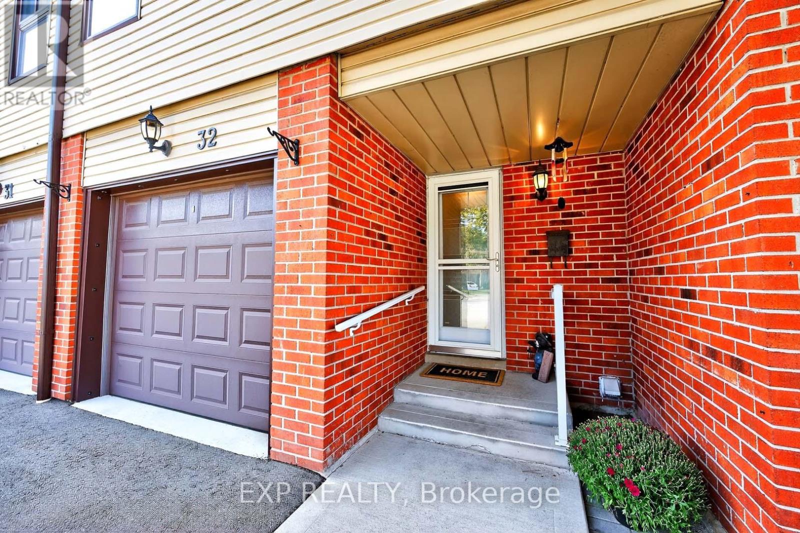 32 Collins Crescent, Brampton, Ontario  L6V 3M9 - Photo 5 - W12431809