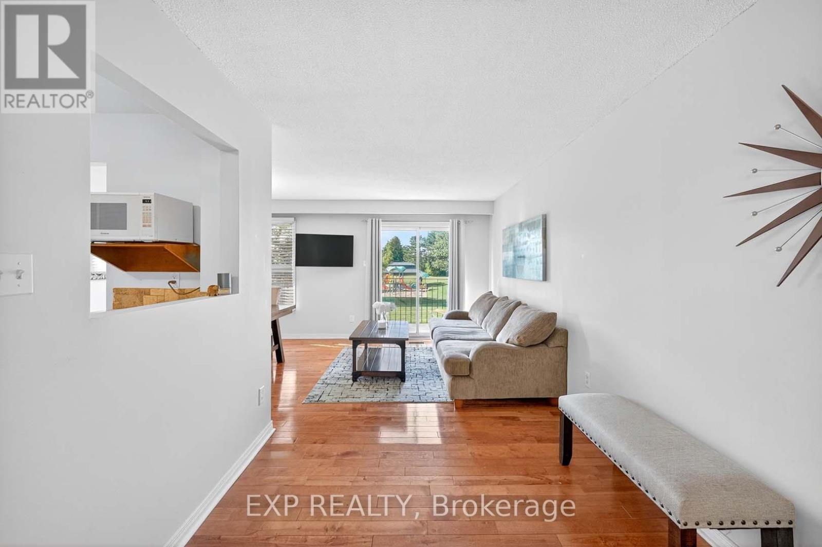 32 Collins Crescent, Brampton, Ontario  L6V 3M9 - Photo 8 - W12431809