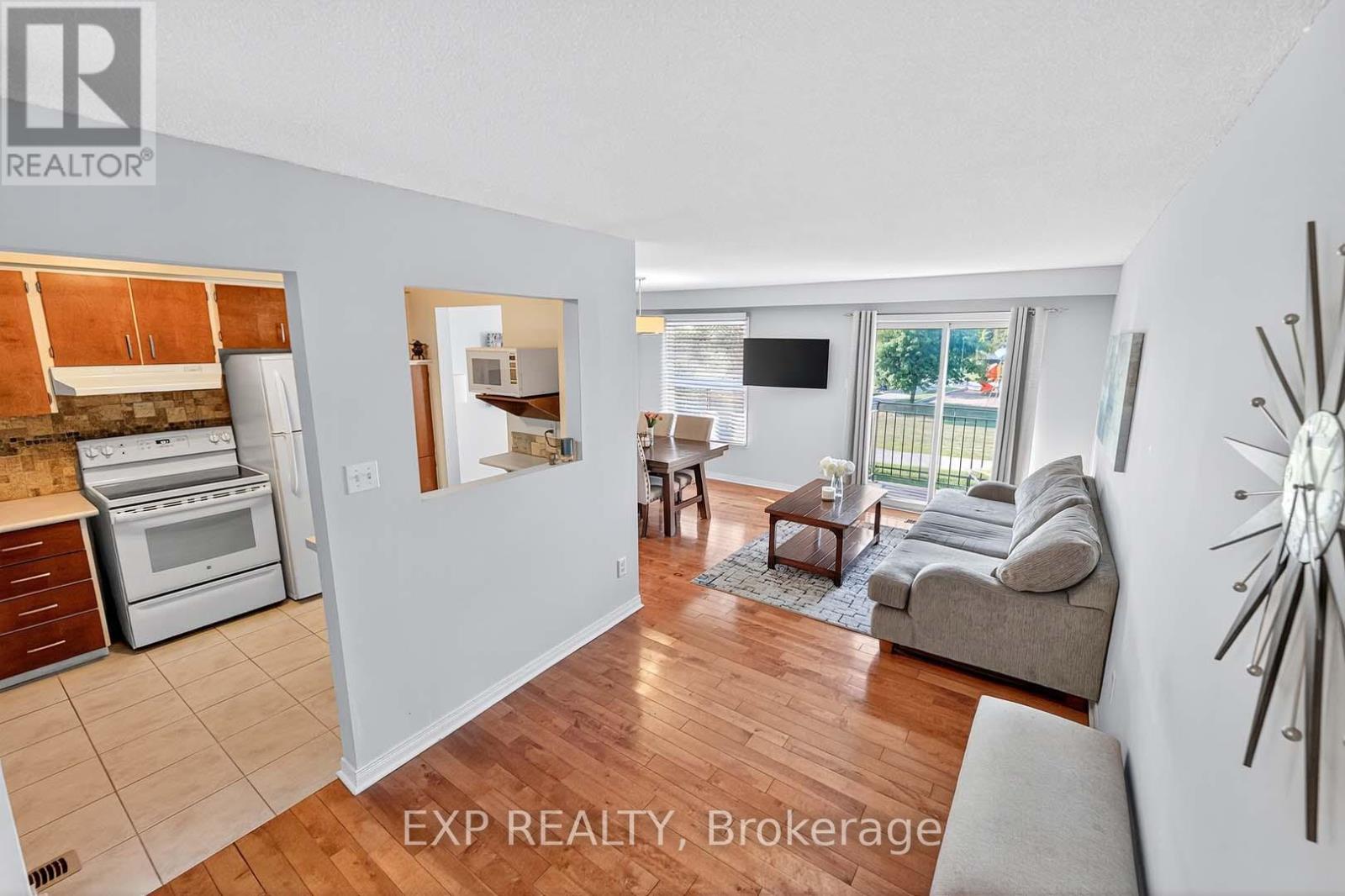 32 Collins Crescent, Brampton, Ontario  L6V 3M9 - Photo 9 - W12431809