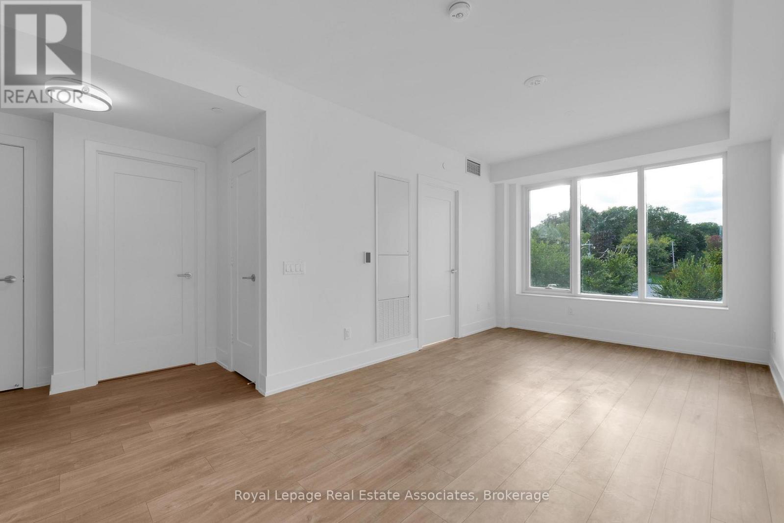 310 - 259 The Kingsway, Toronto, Ontario  M9A 0G2 - Photo 2 - W12431835