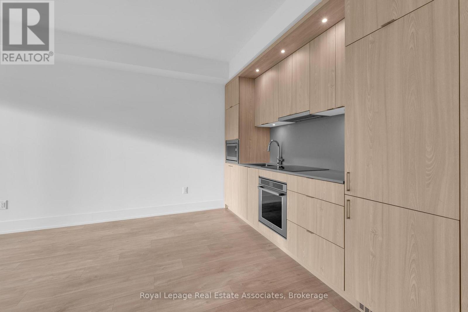 310 - 259 The Kingsway, Toronto, Ontario  M9A 0G2 - Photo 5 - W12431835