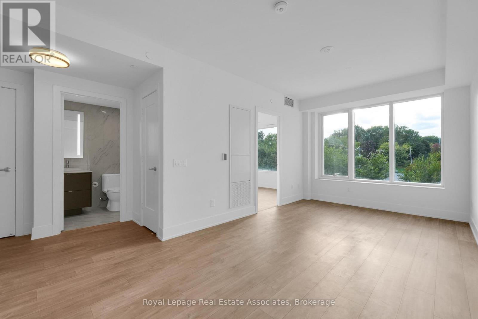 310 - 259 The Kingsway, Toronto, Ontario  M9A 0G2 - Photo 8 - W12431835