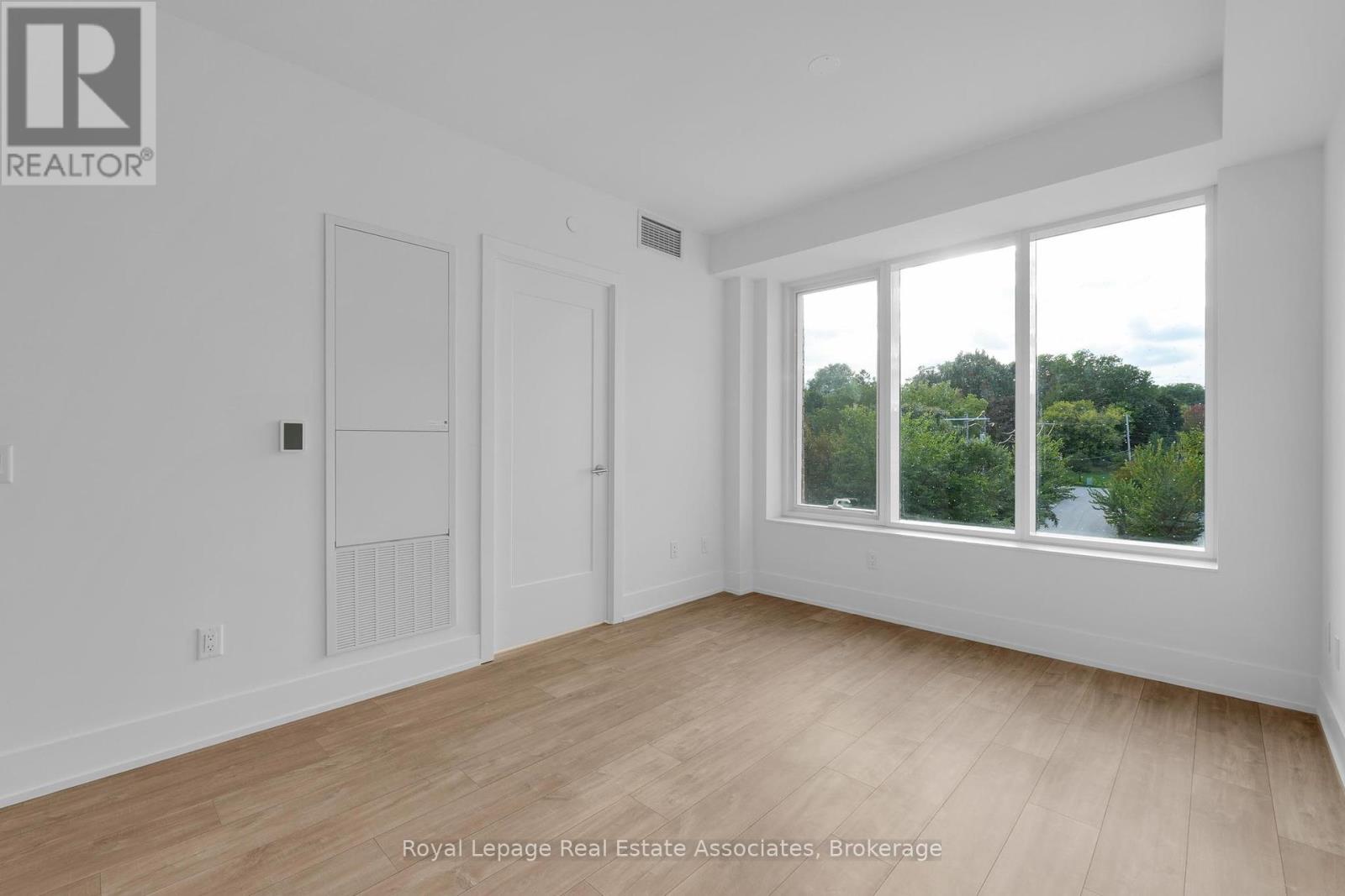 310 - 259 The Kingsway, Toronto, Ontario  M9A 0G2 - Photo 9 - W12431835