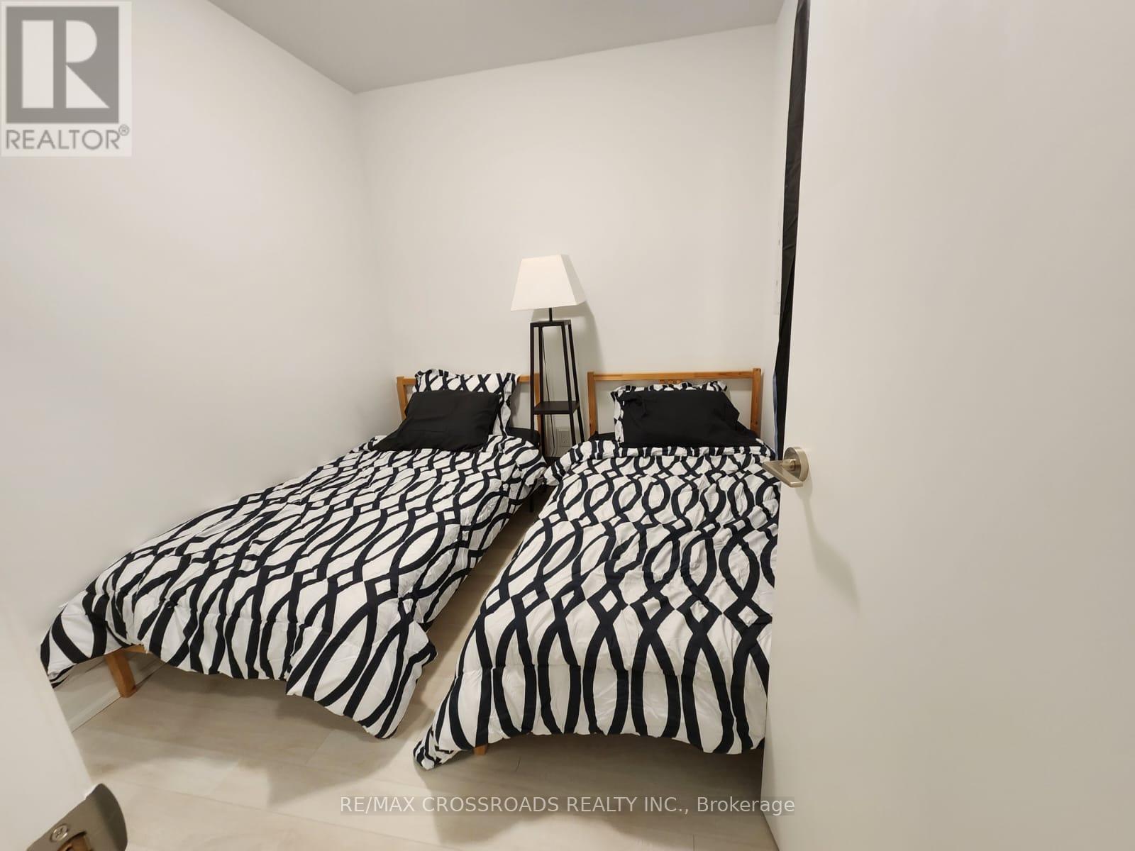 2105 - 1461 Lawrence Avenue W, Toronto, Ontario  M6L 0A6 - Photo 5 - W12431857