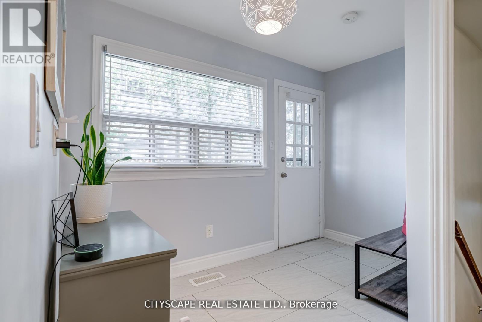 3206 Candela Drive, Mississauga, Ontario  L5A 2T8 - Photo 11 - W12431947