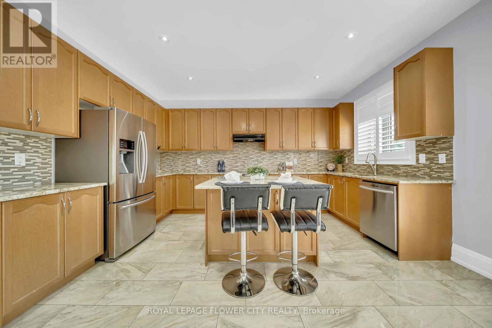 44 Young Garden Crescent, Brampton, Ontario  L6Y 6A4 - Photo 15 - W12431965