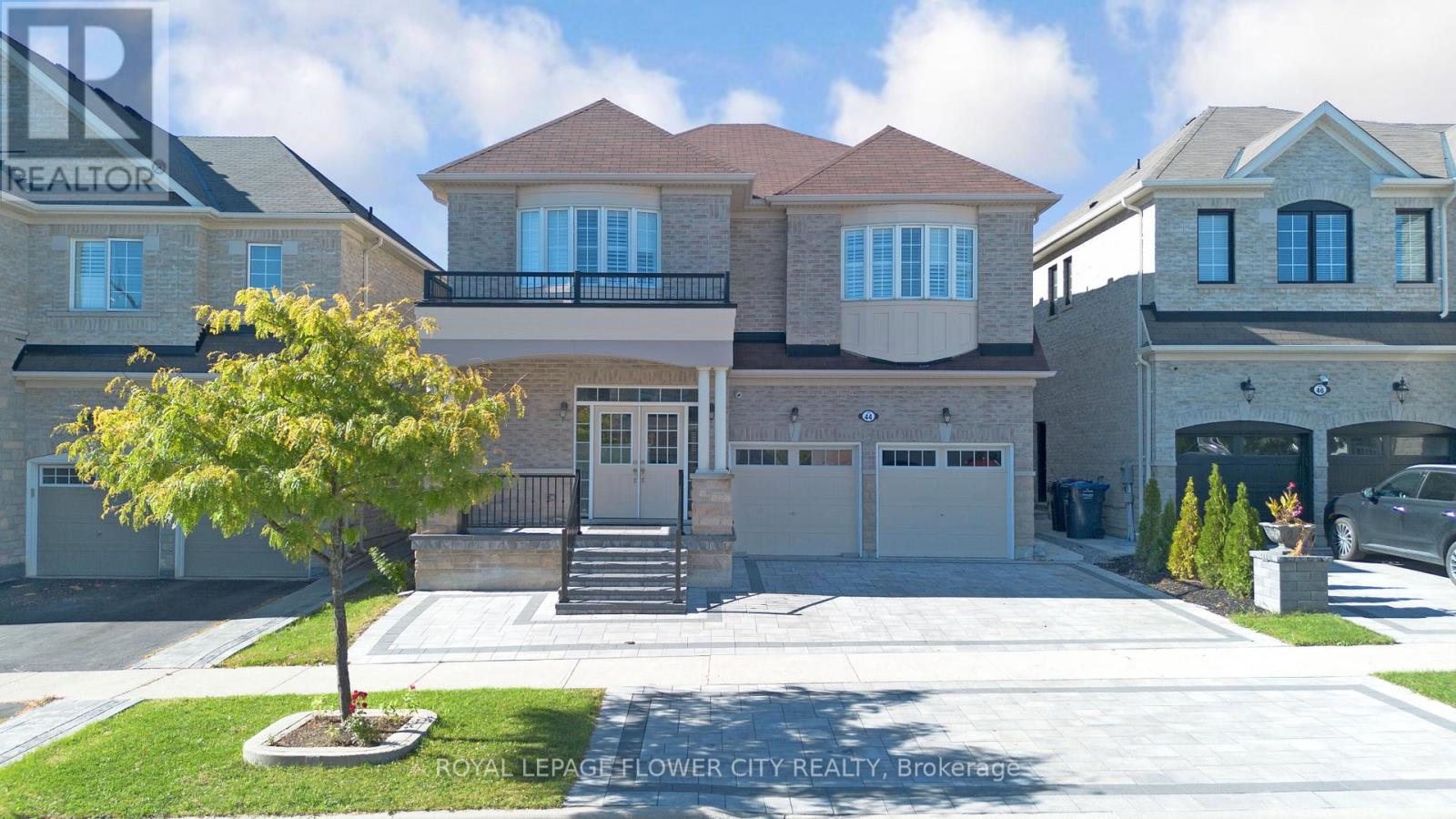 44 Young Garden Crescent, Brampton, Ontario  L6Y 6A4 - Photo 2 - W12431965