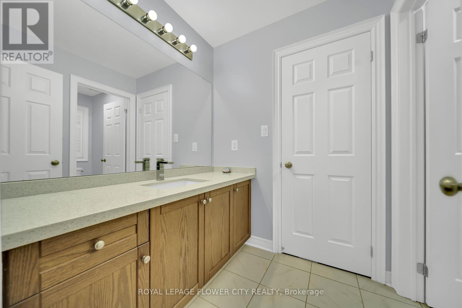 44 Young Garden Crescent, Brampton, Ontario  L6Y 6A4 - Photo 36 - W12431965
