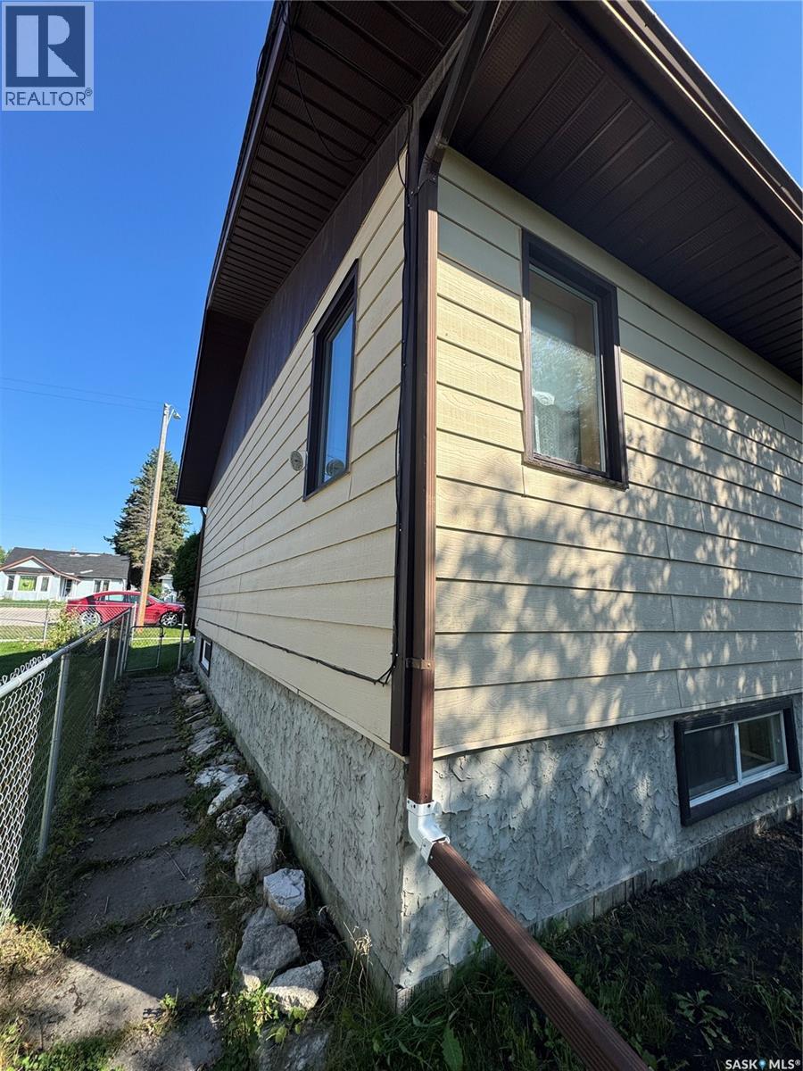 403 Churchill Street, Hudson Bay, Saskatchewan  S0E 0Y0 - Photo 5 - SK016224