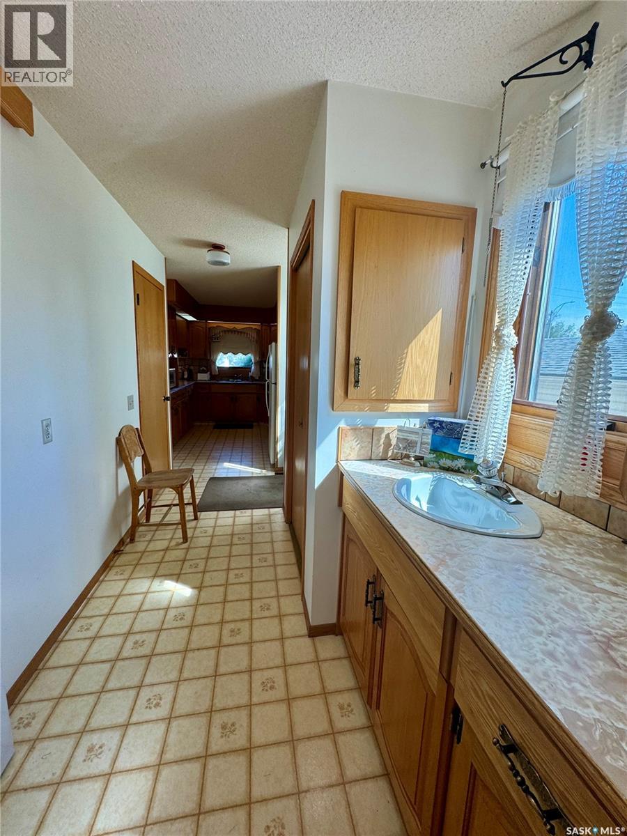 403 Churchill Street, Hudson Bay, Saskatchewan  S0E 0Y0 - Photo 20 - SK016224
