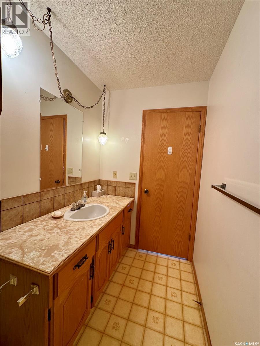 403 Churchill Street, Hudson Bay, Saskatchewan  S0E 0Y0 - Photo 29 - SK016224