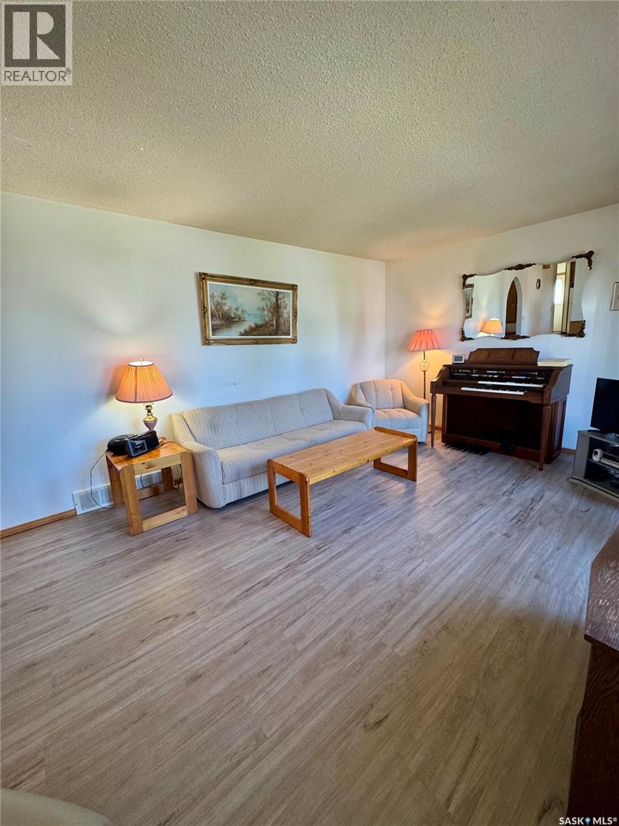 403 Churchill Street, Hudson Bay, Saskatchewan  S0E 0Y0 - Photo 24 - SK016224