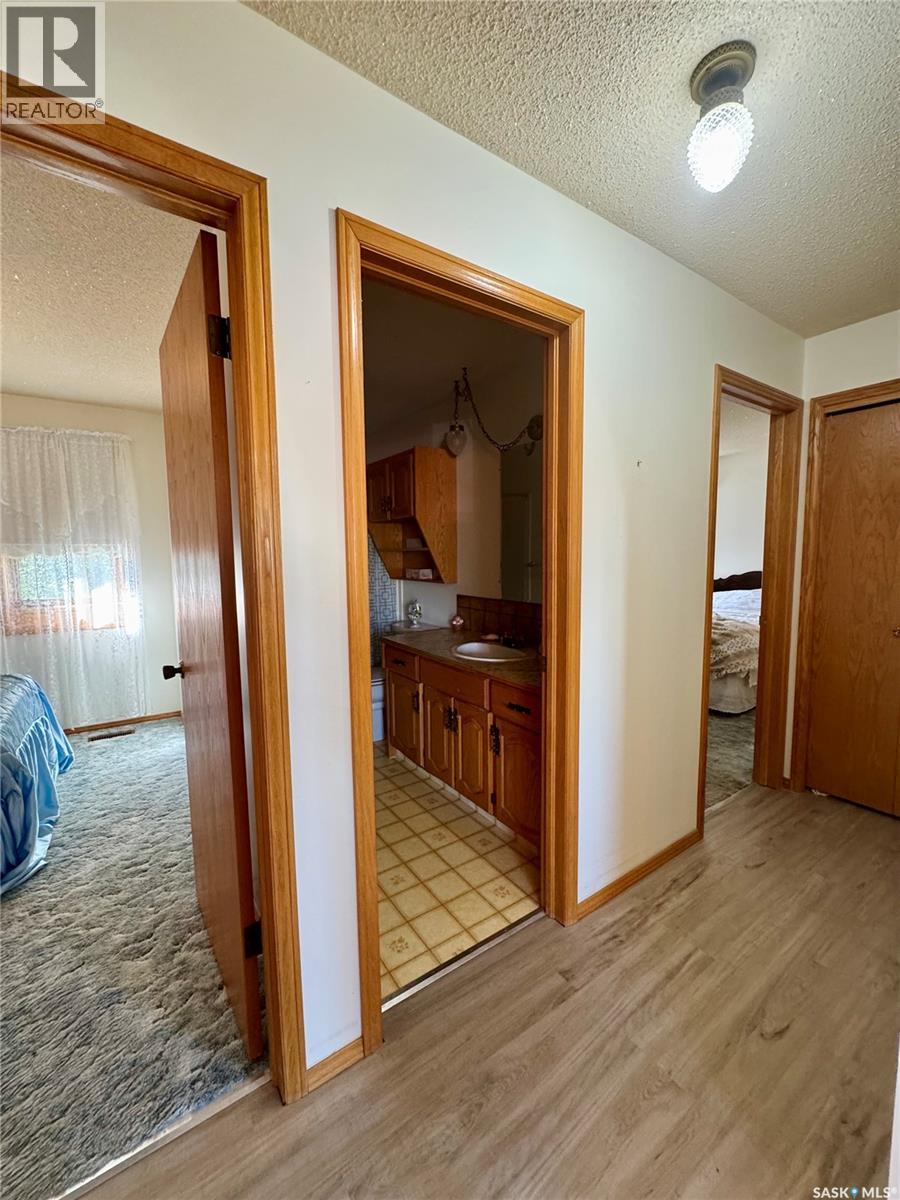 403 Churchill Street, Hudson Bay, Saskatchewan  S0E 0Y0 - Photo 31 - SK016224