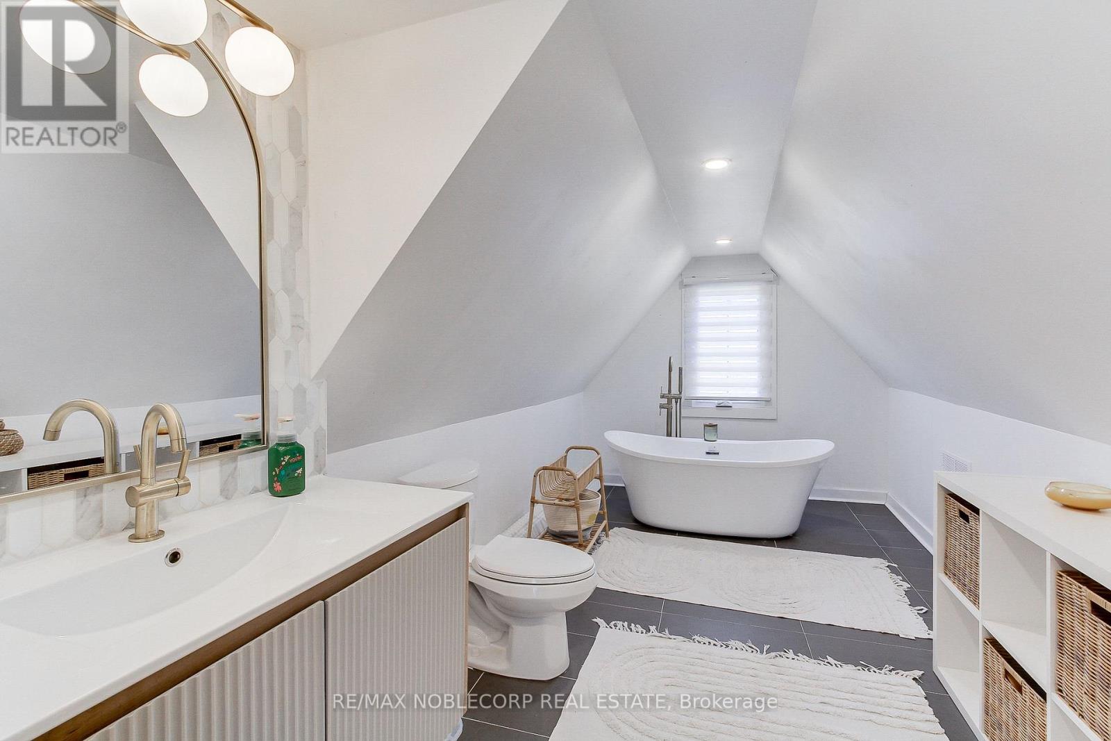 174 East 31st. Street, Hamilton, Ontario  L8V 3P5 - Photo 19 - X12431810