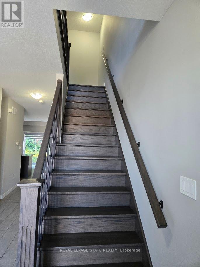 940 Robert Ferrie Drive, Kitchener, Ontario  N2R 0P9 - Photo 2 - X12431839