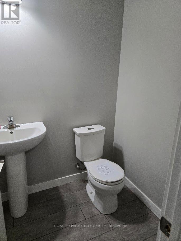 940 Robert Ferrie Drive, Kitchener, Ontario  N2R 0P9 - Photo 7 - X12431839