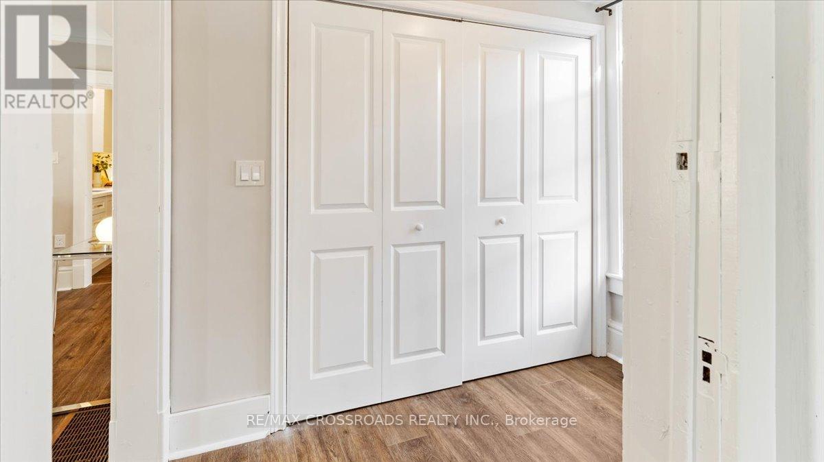 24 Catharine Street, Belleville, Ontario  K8P 1L2 - Photo 4 - X12431923