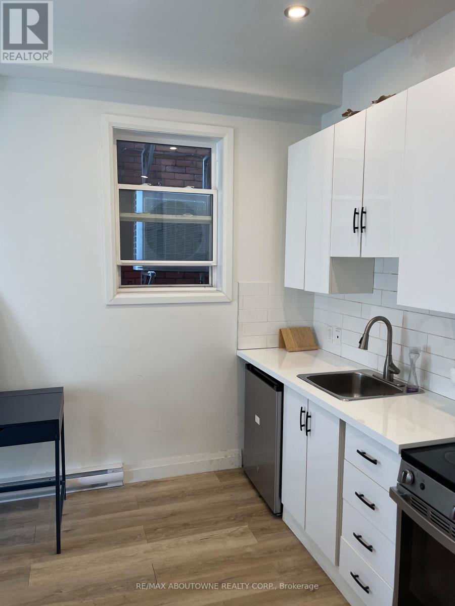 66 Wellington Street S, Hamilton, Ontario  L8N 2R1 - Photo 5 - X12431938