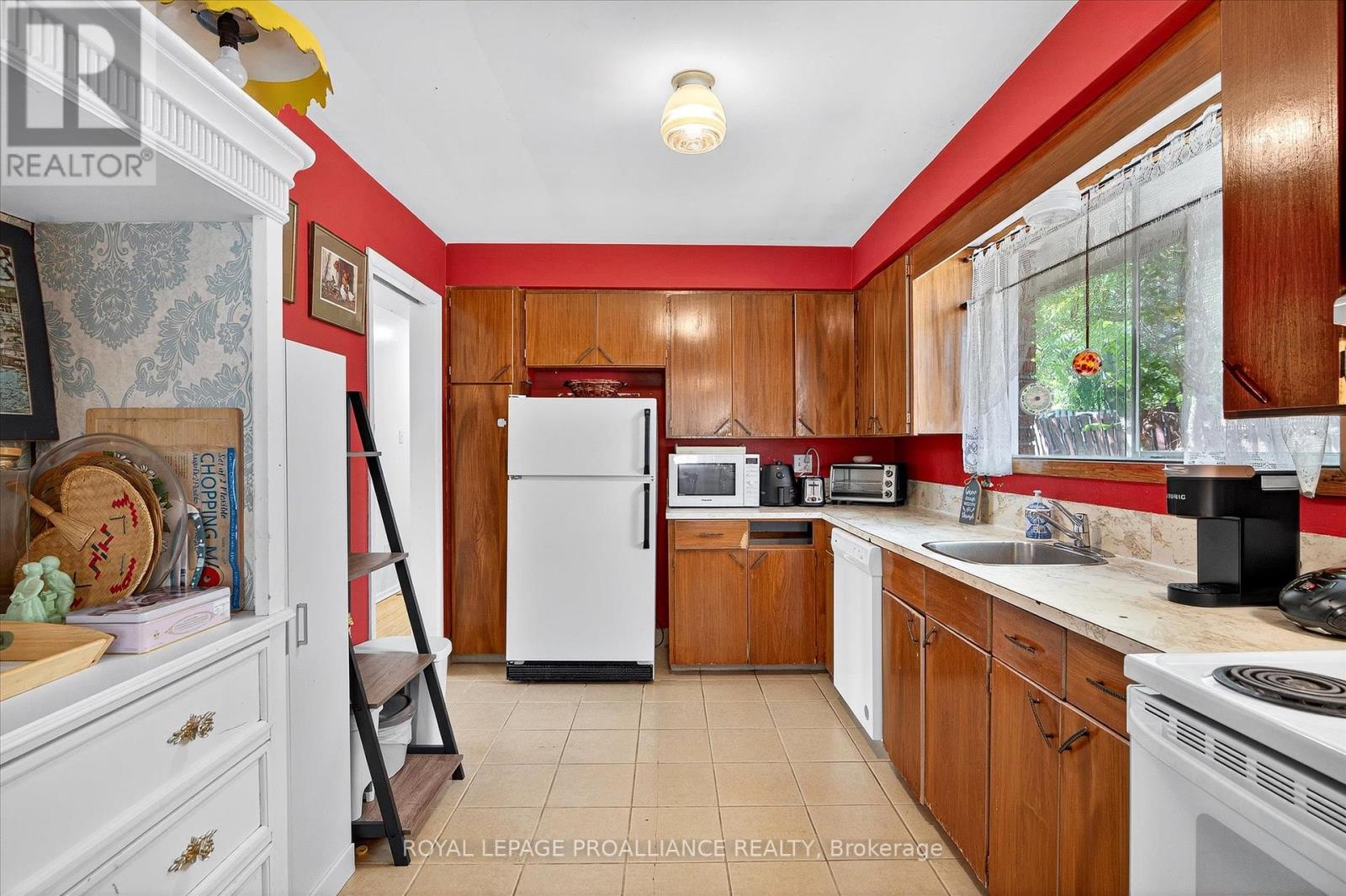 2 Seneca Road, Peterborough, Ontario  K9H 6T9 - Photo 12 - X12431992