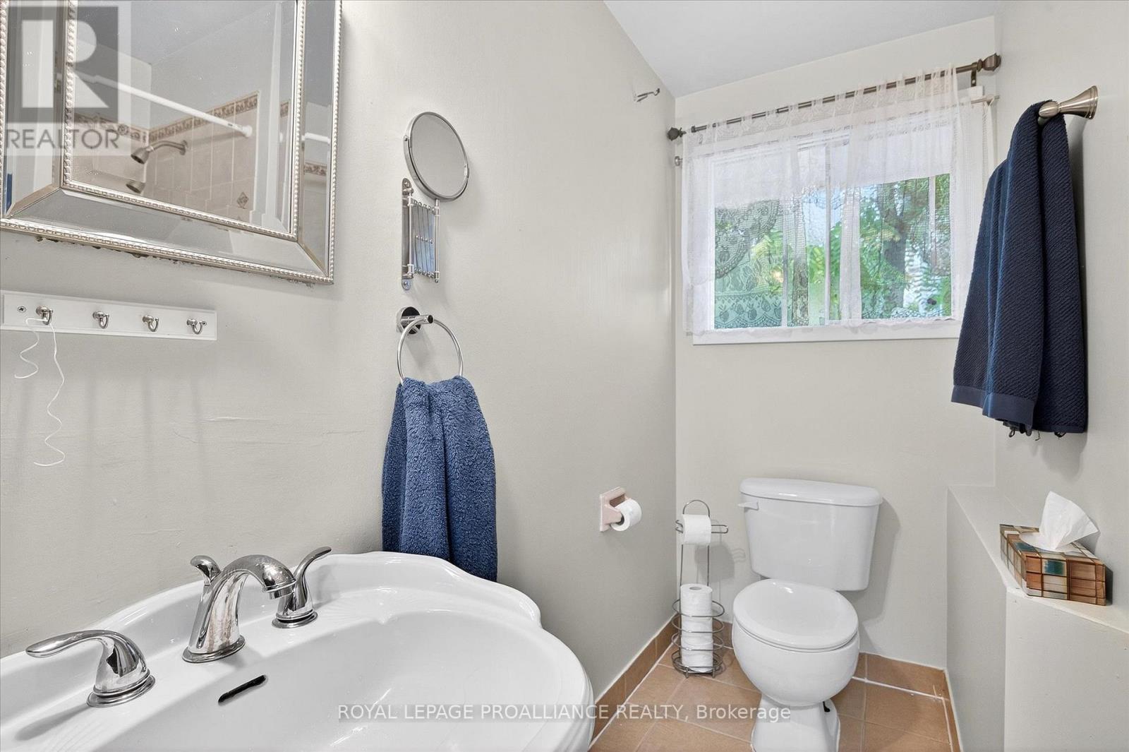 2 Seneca Road, Peterborough, Ontario  K9H 6T9 - Photo 17 - X12431992