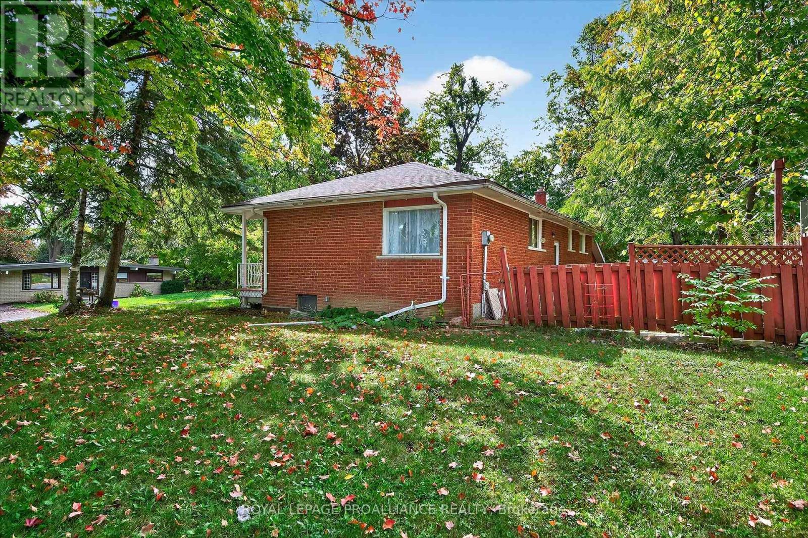 2 Seneca Road, Peterborough, Ontario  K9H 6T9 - Photo 38 - X12431992