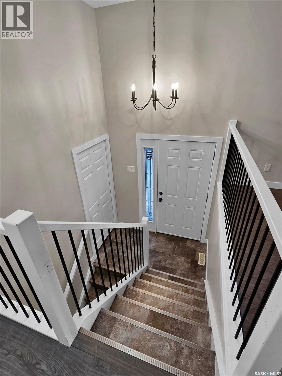 610 Guelph Crescent, Saskatoon, Saskatchewan  S7H 4R6 - Photo 2 - SK019585