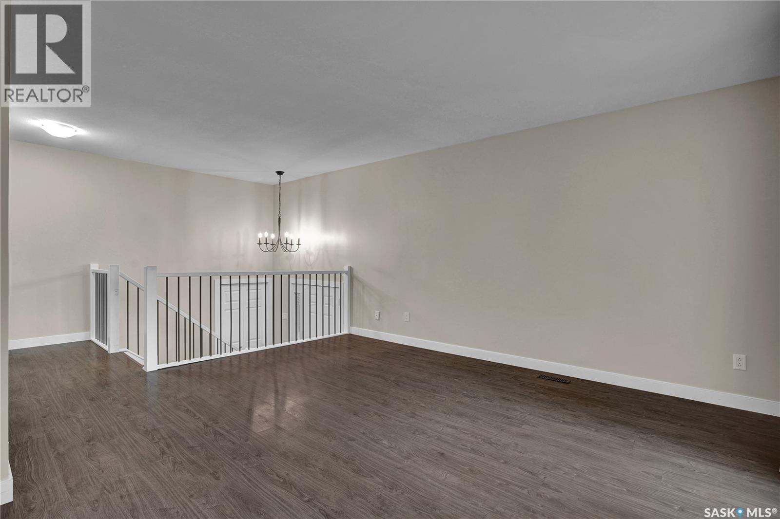 610 Guelph Crescent, Saskatoon, Saskatchewan  S7H 4R6 - Photo 6 - SK019585
