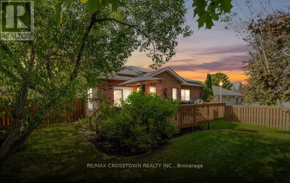 1 Bloxham Place, Barrie, Ontario  L4N 9K3 - Photo 2 - S12431855