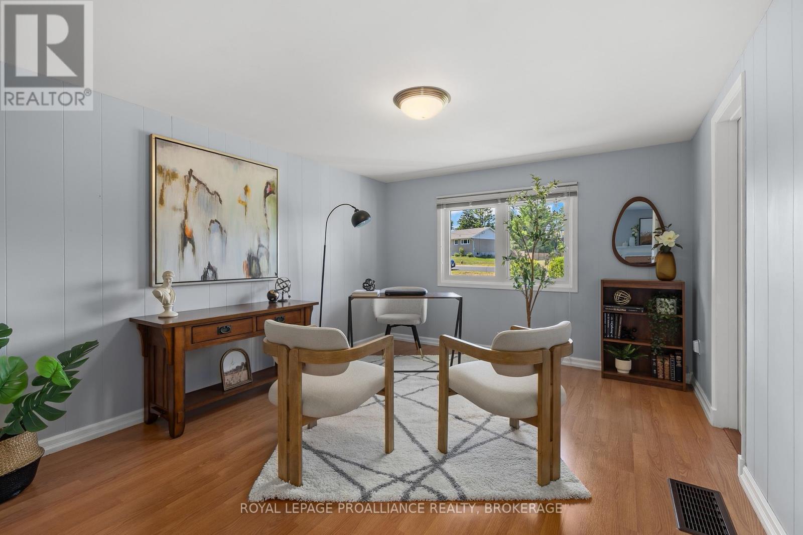 35 Manitou Crescent E, Loyalist, Ontario  K7N 1B1 - Photo 14 - X12432128