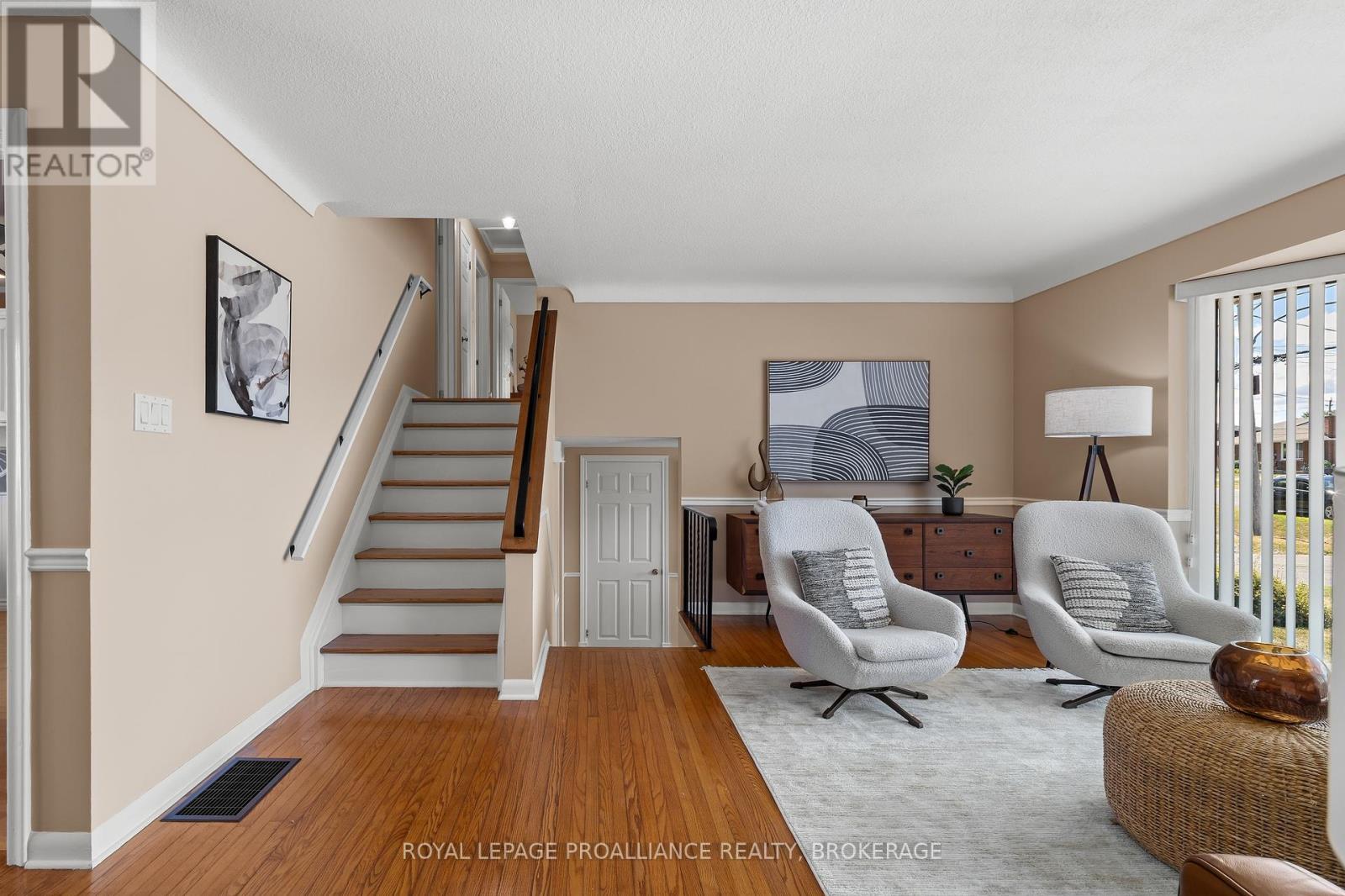 35 Manitou Crescent E, Loyalist, Ontario  K7N 1B1 - Photo 15 - X12432128