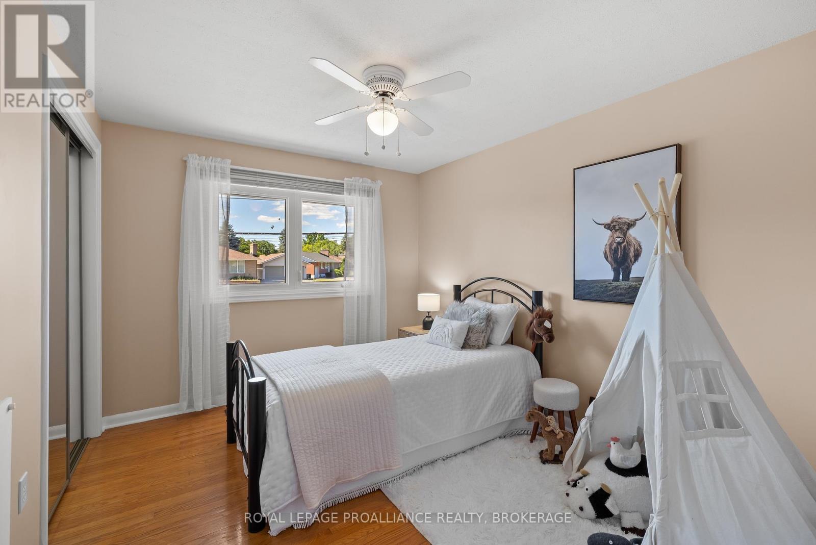 35 Manitou Crescent E, Loyalist, Ontario  K7N 1B1 - Photo 26 - X12432128