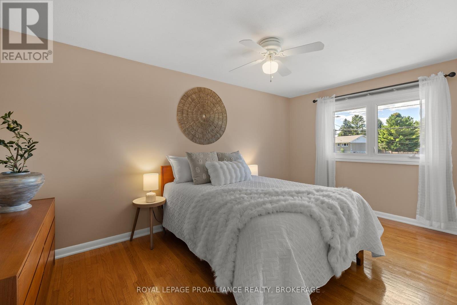 35 Manitou Crescent E, Loyalist, Ontario  K7N 1B1 - Photo 28 - X12432128