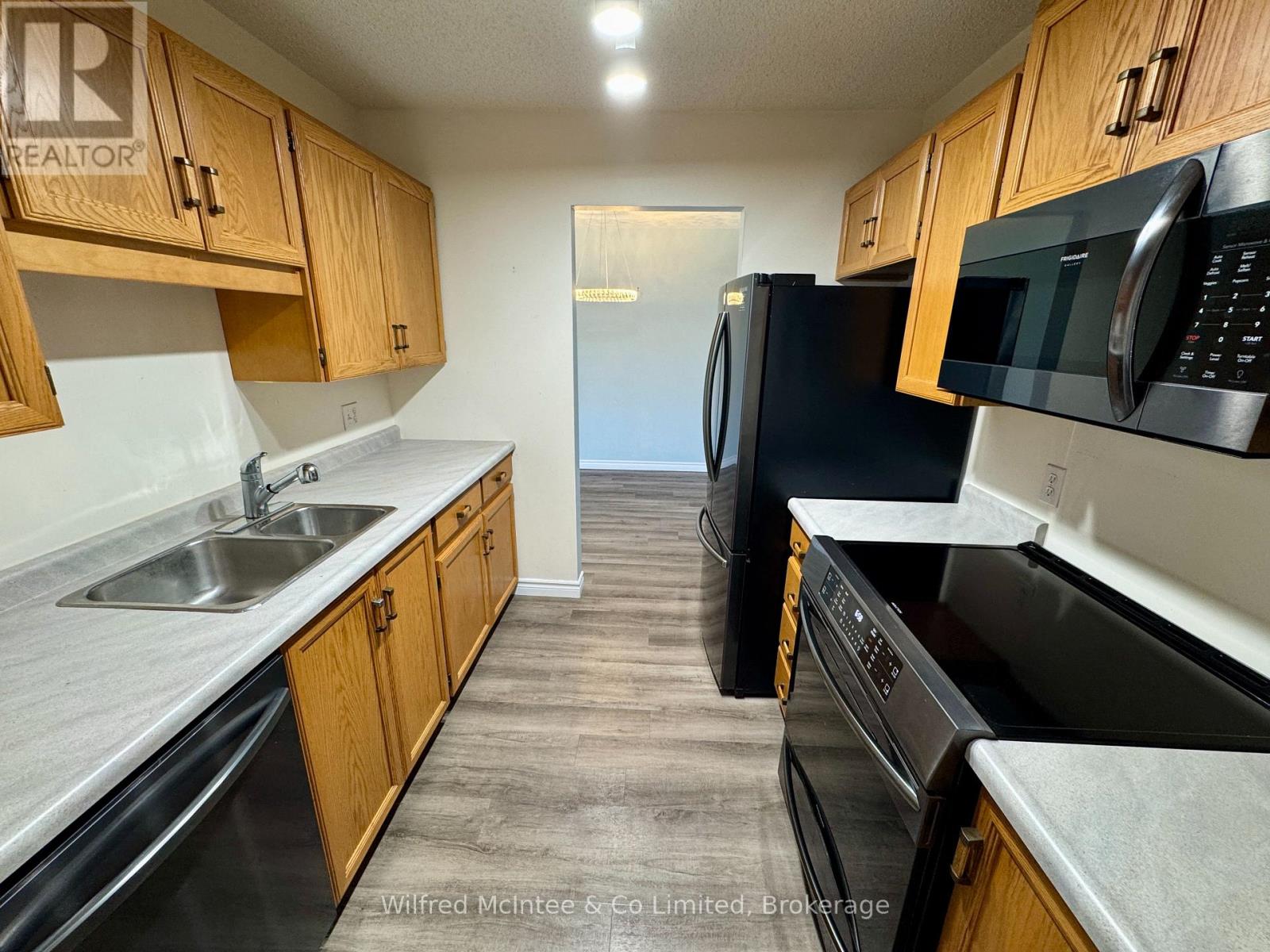 305 - 225 Hinks Street, Brockton, Ontario  N0G 2V0 - Photo 6 - X12432098