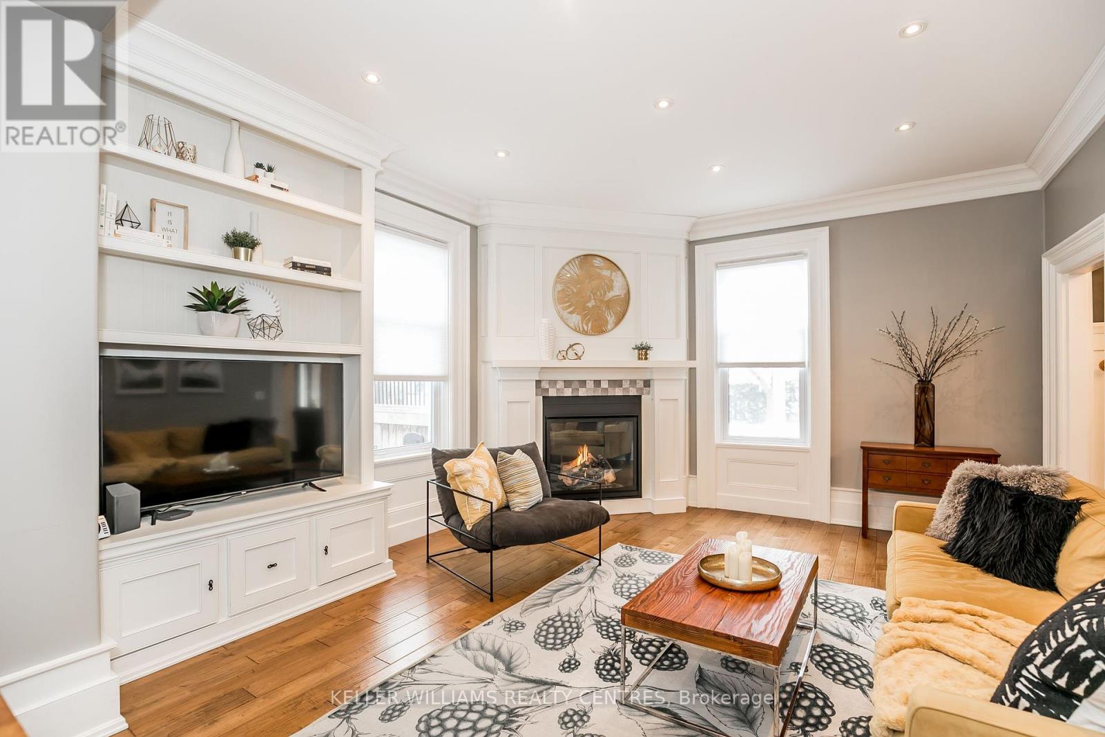329 Park Avenue, Newmarket, Ontario  L3Y 1V4 - Photo 8 - N12422206
