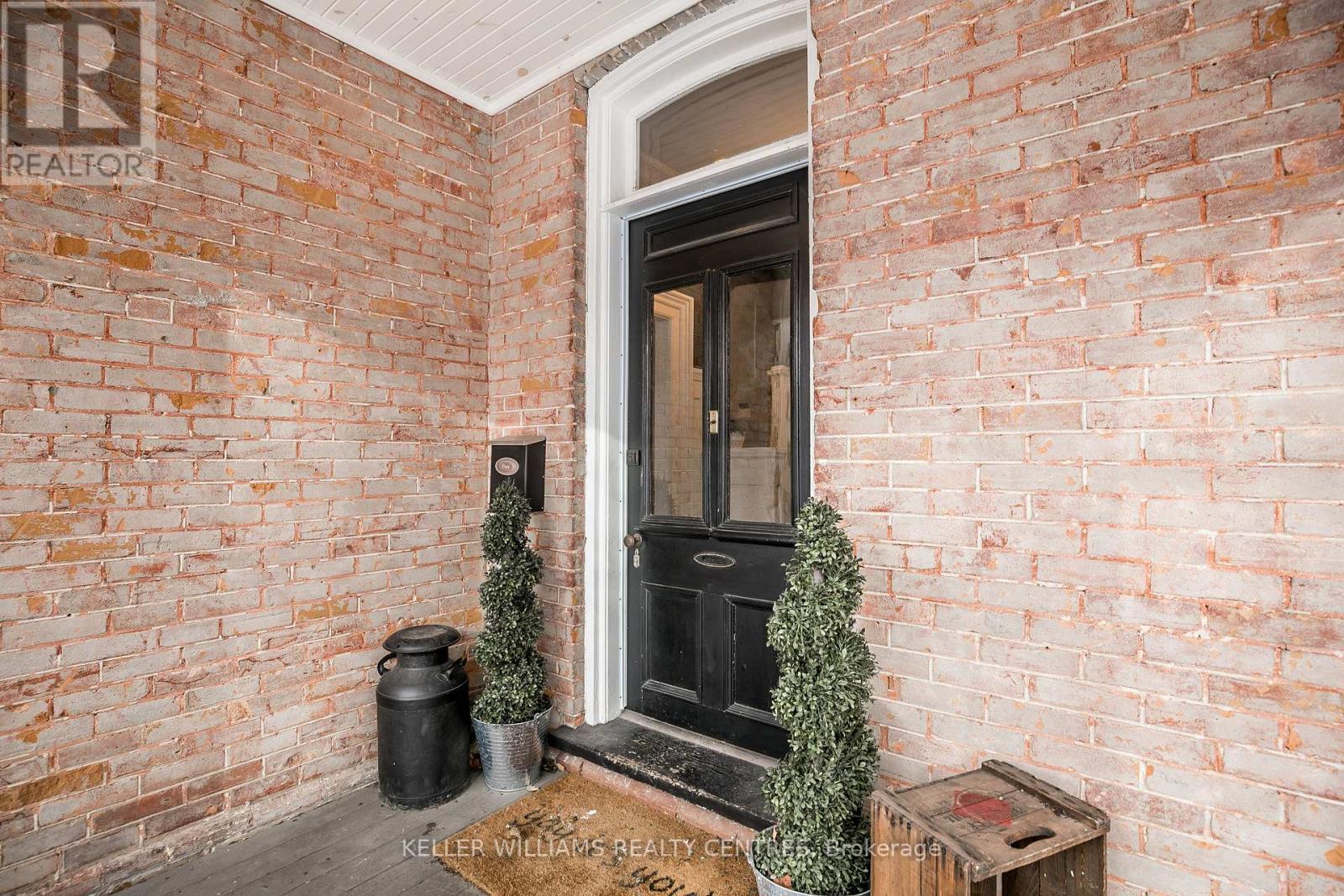329 Park Avenue, Newmarket, Ontario  L3Y 1V4 - Photo 4 - N12422206