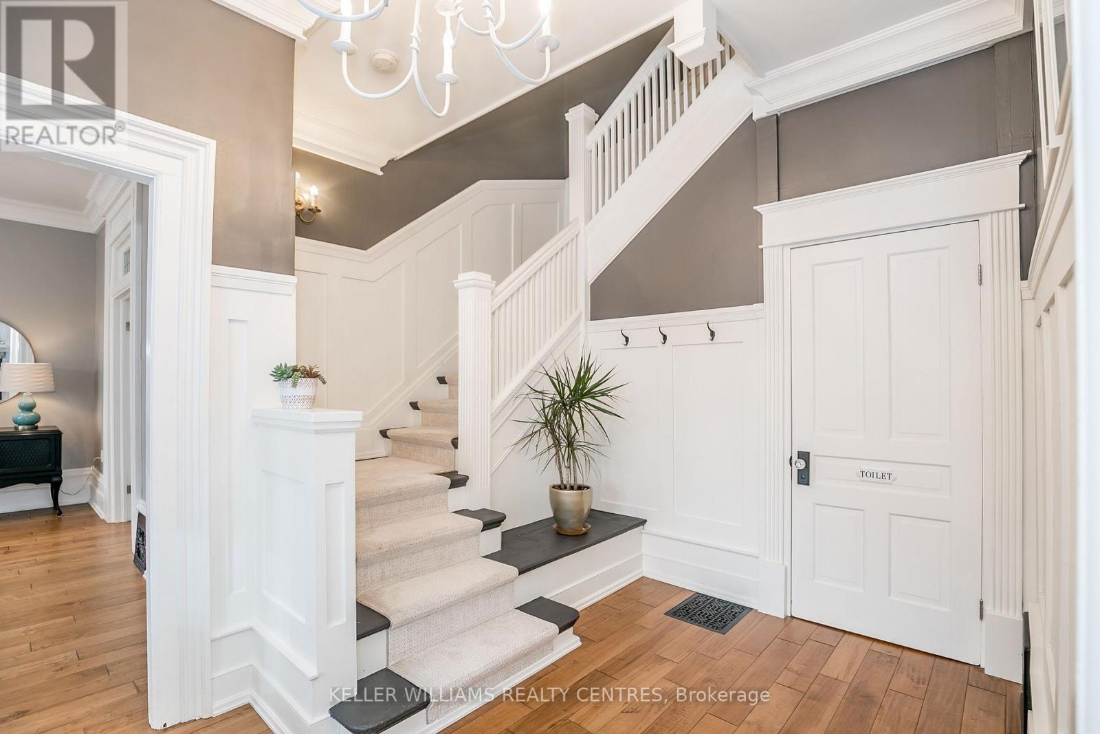 329 Park Avenue, Newmarket, Ontario  L3Y 1V4 - Photo 6 - N12422206